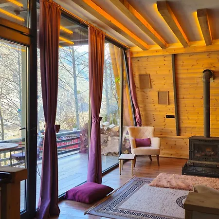 Zayna Lodge