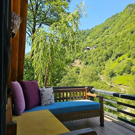 Zayna Lodge *